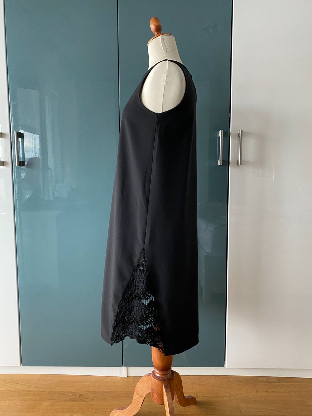 Kleider: Schwarzes ärmelloses Kleid mit Spitze S/M – Gebraucht aus Dübendorf von Levintreyer 2