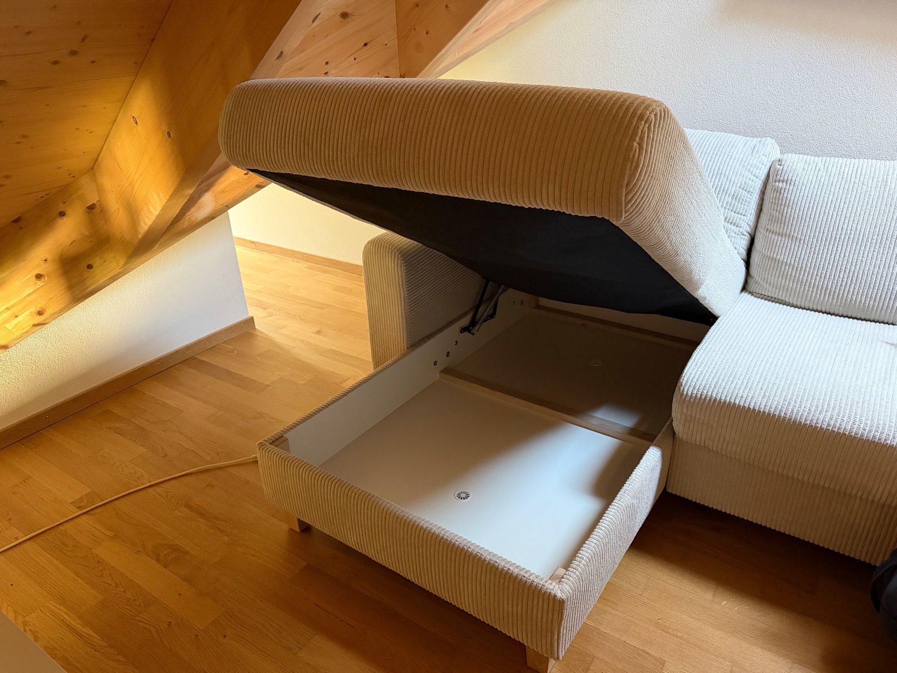 Sofas: Sofa mit Bettfunktion und Stauraum – D'occasion à Rothenfluh par sunneschyn88 2