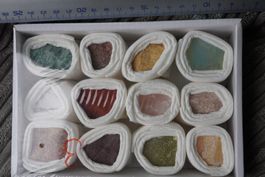Rohsteine Lot   Box   12 Roh Stücke schleifmaterial  lot3