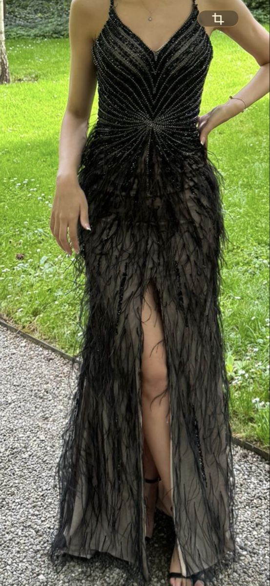 Robes: Abendkleid schwarz mit Federn lang elegant – Neuf (Voir description) à Unterägeri par ezoo