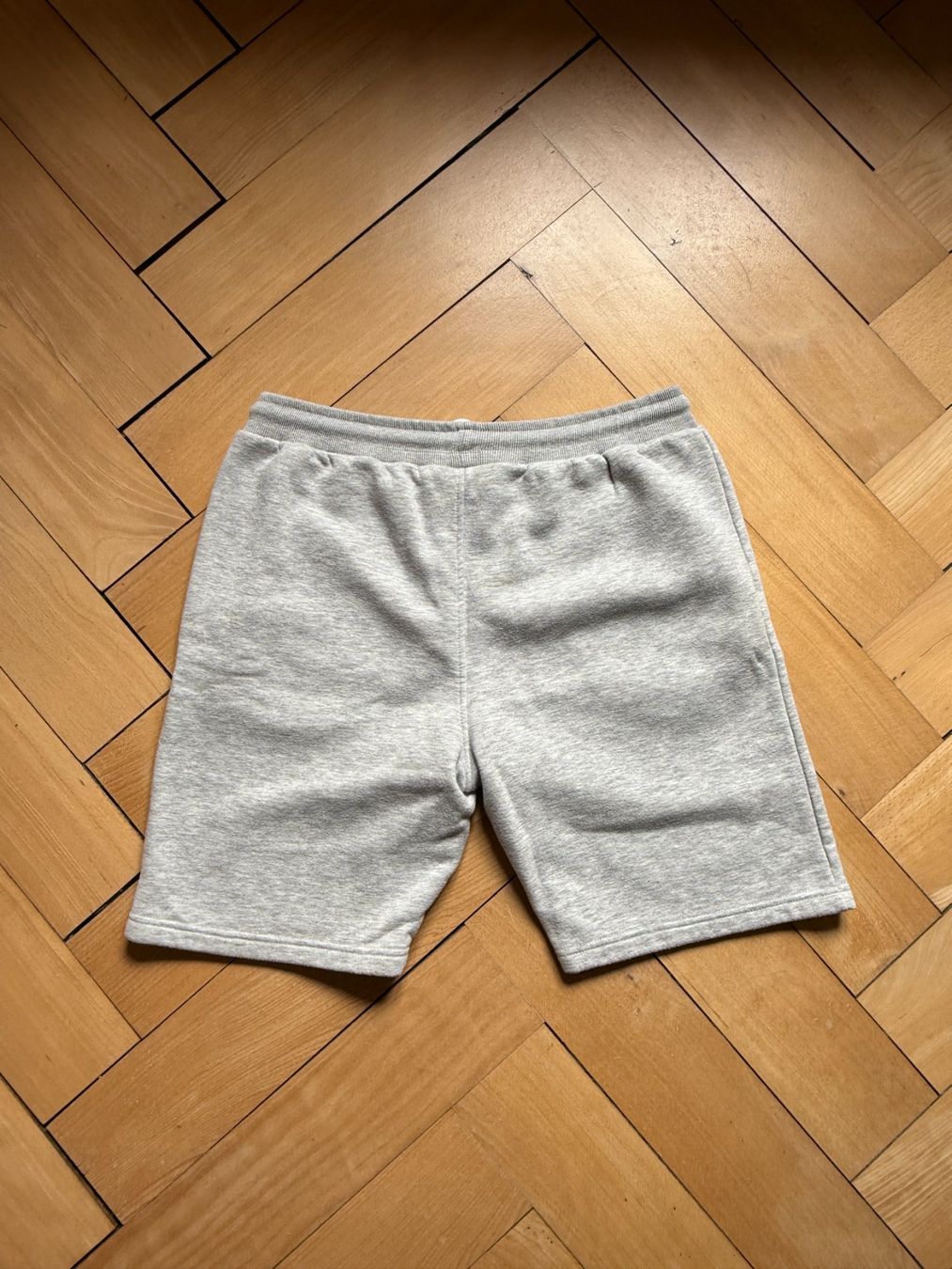 Pantalons: FWD - Sweatshorts hellgrau meliert L – D'occasion à Zürich par Diazaio 2