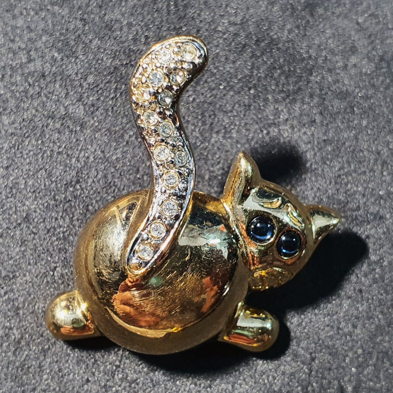 Placchette & Badge: Y031 - 3D Pin Cat Katze von hinten – Usato da Reinach BL venduto da Boston-Verkauf