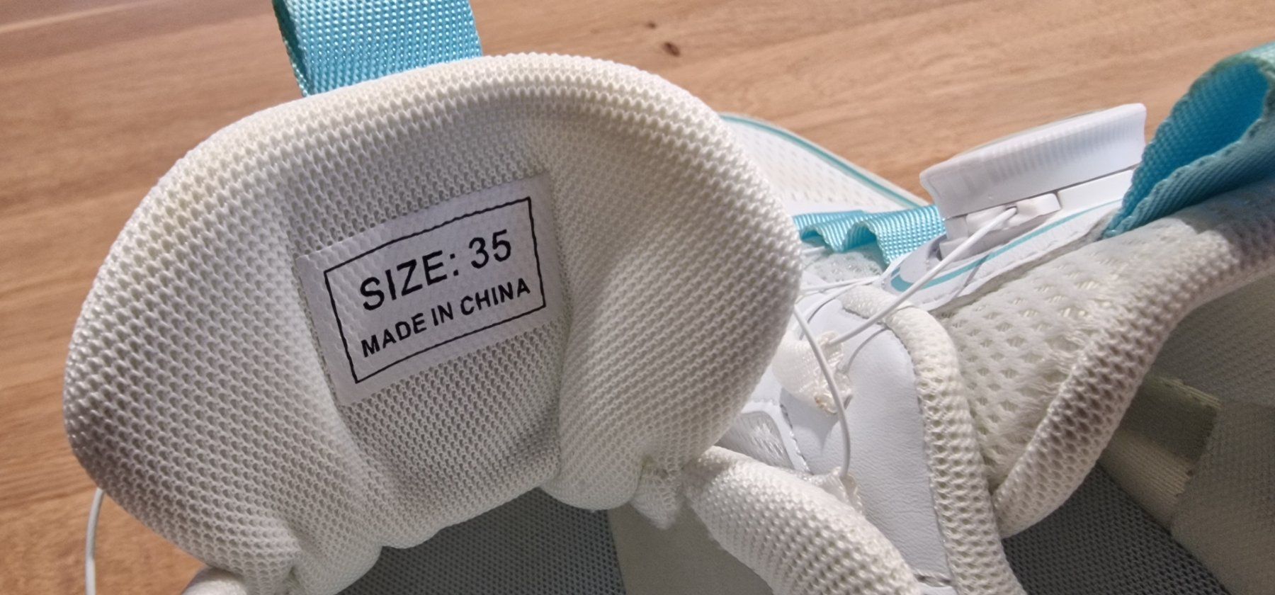 Pattini in linea & Pattini a rotelle: lässige Mädchen Turnschuhe mit vier Rollen - Gr. 34 – Usato da Fällanden venduto da zeno01 3