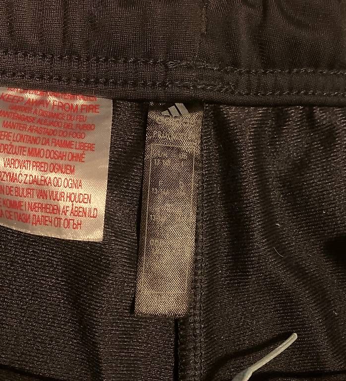 Adidas Pantalons: Zweiteiliger Adidas Trainer Gr. 164 – D'occasion à Schwerzenbach par lith7 1