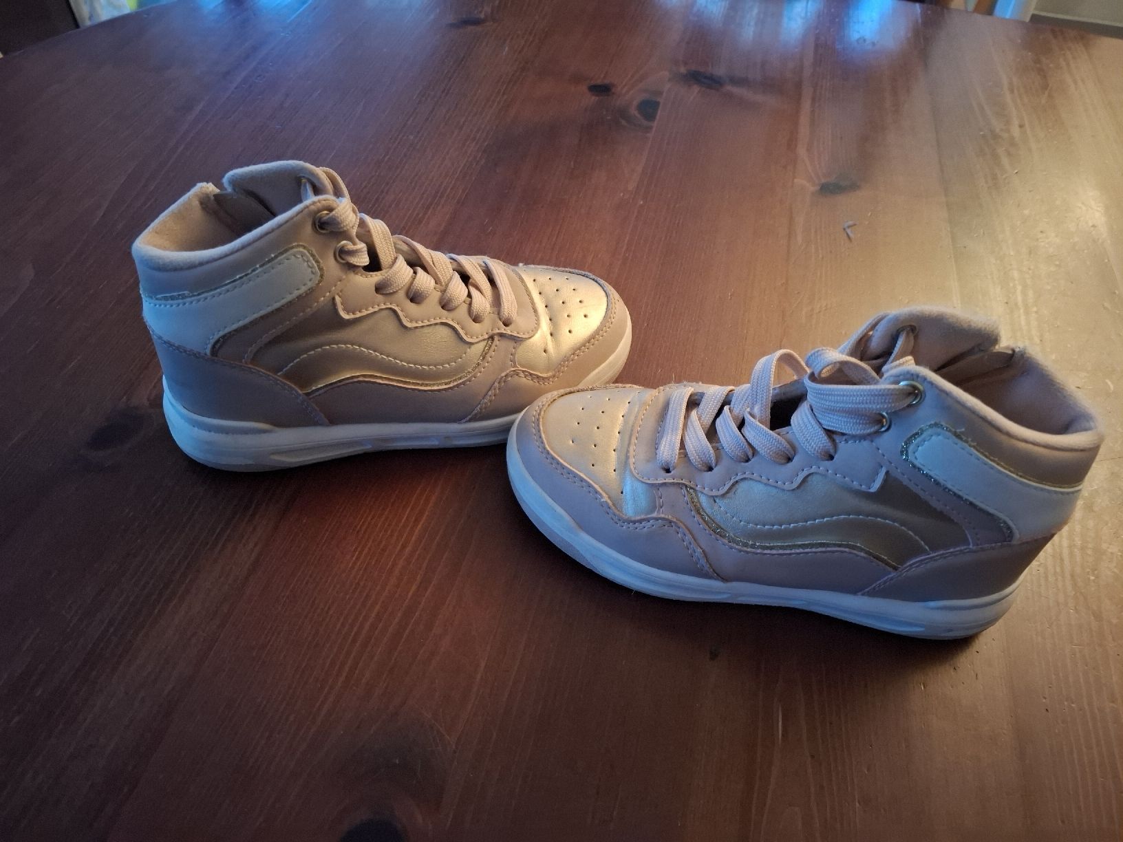 Chaussures garçon: Turnschuhe Gr 30 – D'occasion à Hätzingen par Snoopi84 1