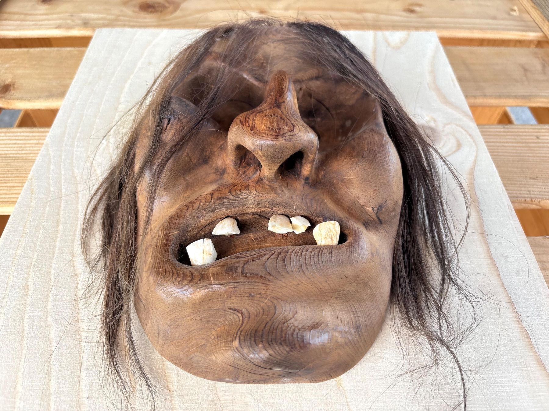 Autres antiquités ou arts: schöne alte Walliser Holzmaske – D'occasion à Feldbach par Olive1 3