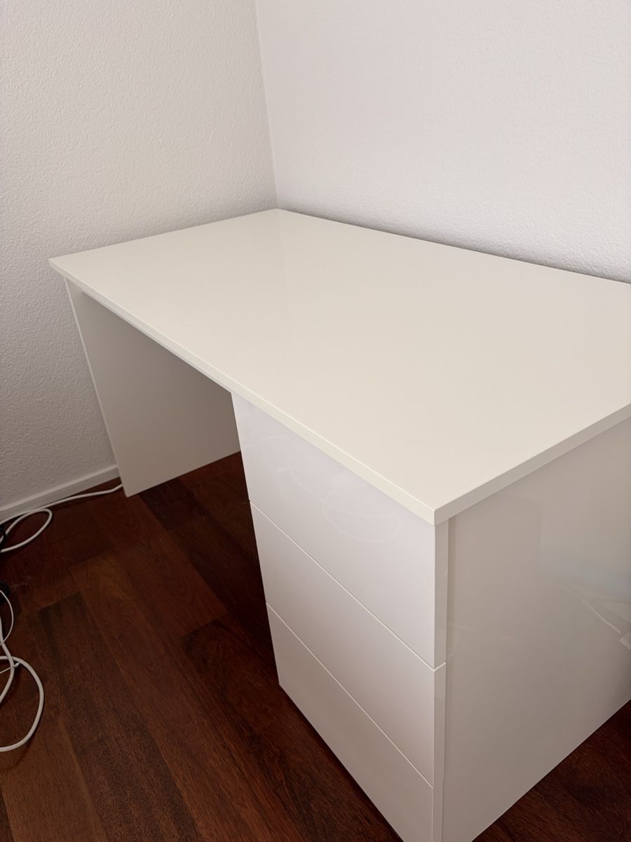 Ikea Scrivanie: Ikea Schreibtisch in weiss  – Usato da Thalwil venduto da j_meyer