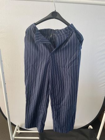 Marineblaue Stoffhose H&M Divided, Bund bis Hosenende 102cm