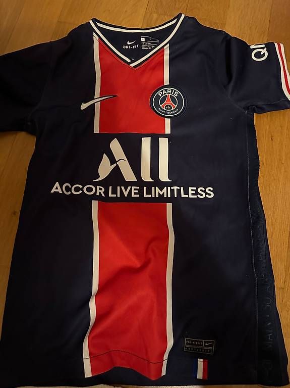 Scarpe, pantaloni & magliette da ginnastica: PSG Trikot 128 - 137 – Usato da Winterthur venduto da CelloOnline