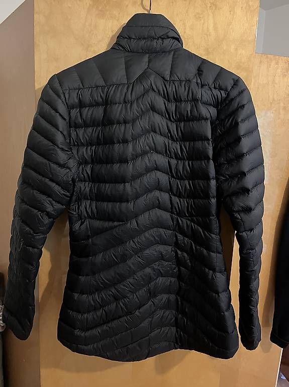 Helly Hansen Vestes: Helly Hansen Dauenjacke Größe S – D'occasion à Luzern par jac_9d6d 1