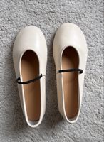 Ballerines en cuir couleur crème t.38 NEUVES