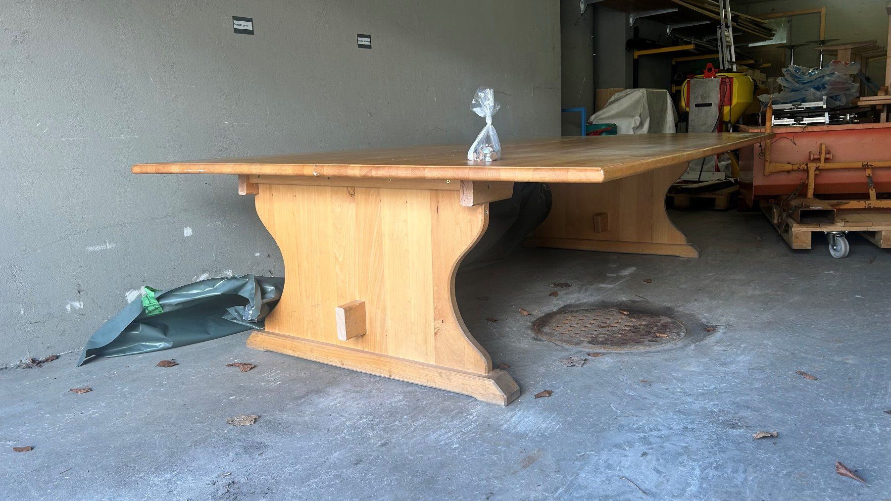 Tavoli: Grosser Holztisch 2.98 x 1.9 m – Usato da Frutigen venduto da unterhalt_wag 2