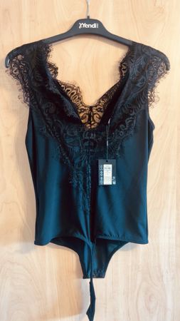 Body noir avec dentelle - Élégant et neuf! Taille S