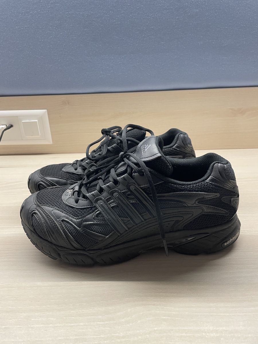 Adidas Chaussures hommes: Adidas Black, Size 42,5  – Neuf (Voir description) à Clarens par Ian_calvin