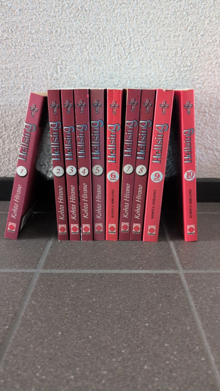 Fumetti: Hellsing Manga Serie Komplett Band 1-10, – Usato da Pfäffikon ZH venduto da san_leu 1