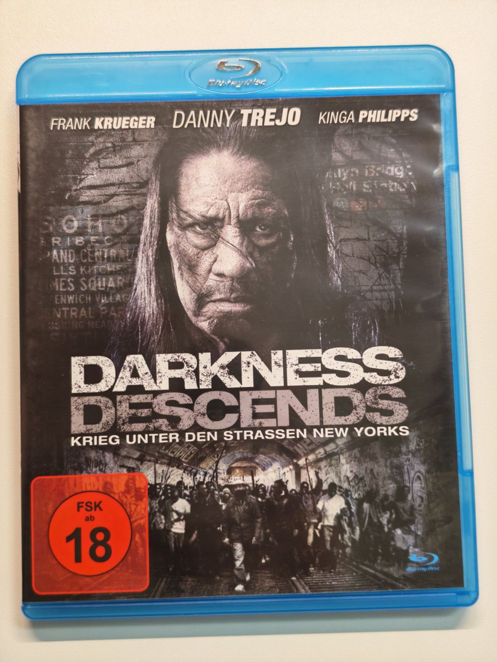 Tutti i DVDs: Darkness Descends - Krieg unter den Strassen New Yorks – Usato da Liestal venduto da Kratzilla