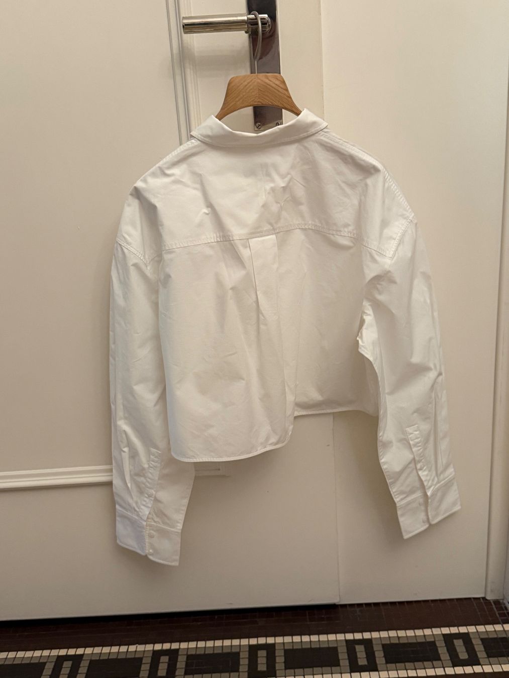 Blusen: Cropped White COS Shirt – Gebraucht aus Zürich von ele_nd88 1