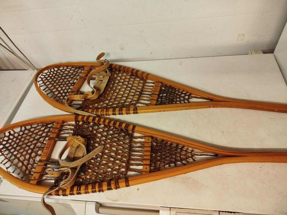 MAGNIFIQUES RAQUETTES À NEIGE VINTAGE EN BOIS ET NYLON | Kaufen auf Ricardo