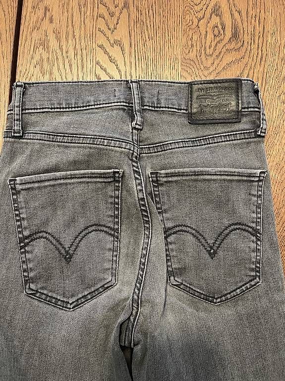 Levi's Jeans: Levi's Damen Premium Jeans W25/L30 – Gebraucht aus Spreitenbach von Levin1983 2