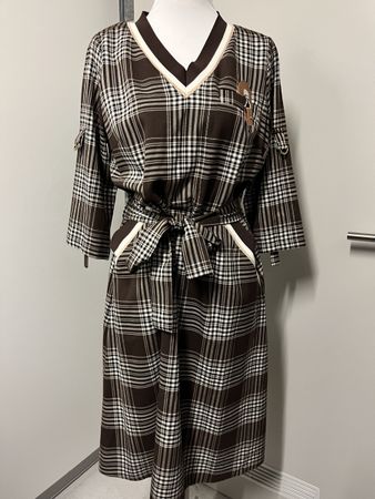 Schönes Kleid im Karomuster, Grösse 46, NEU