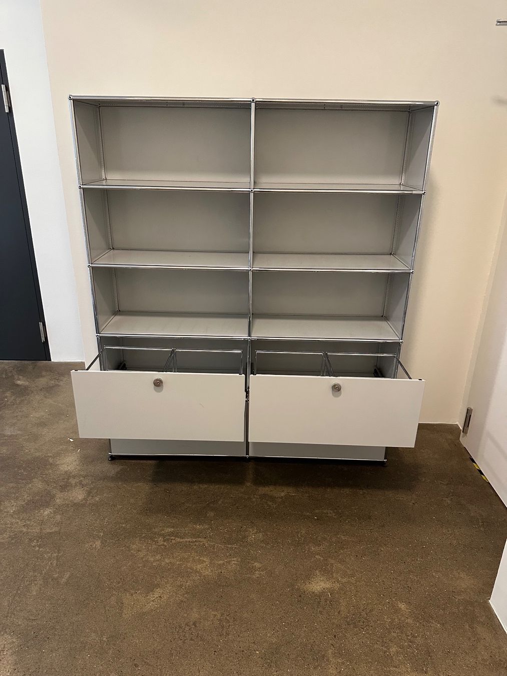 USM Regale: USM Sideboard 2x5 Lichtgrau, top Zustand – Gebraucht aus Grenchen von Design-Outlet 2