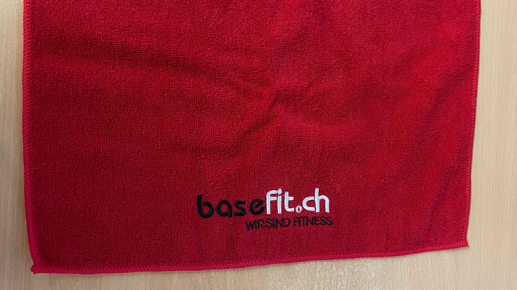 Teli da bagno: Handtuch Badetuch mit Reissverschlussfach - basefit.ch – Nuovo (secondo la descrizione) da Glattfelden venduto da cybermaxx 1