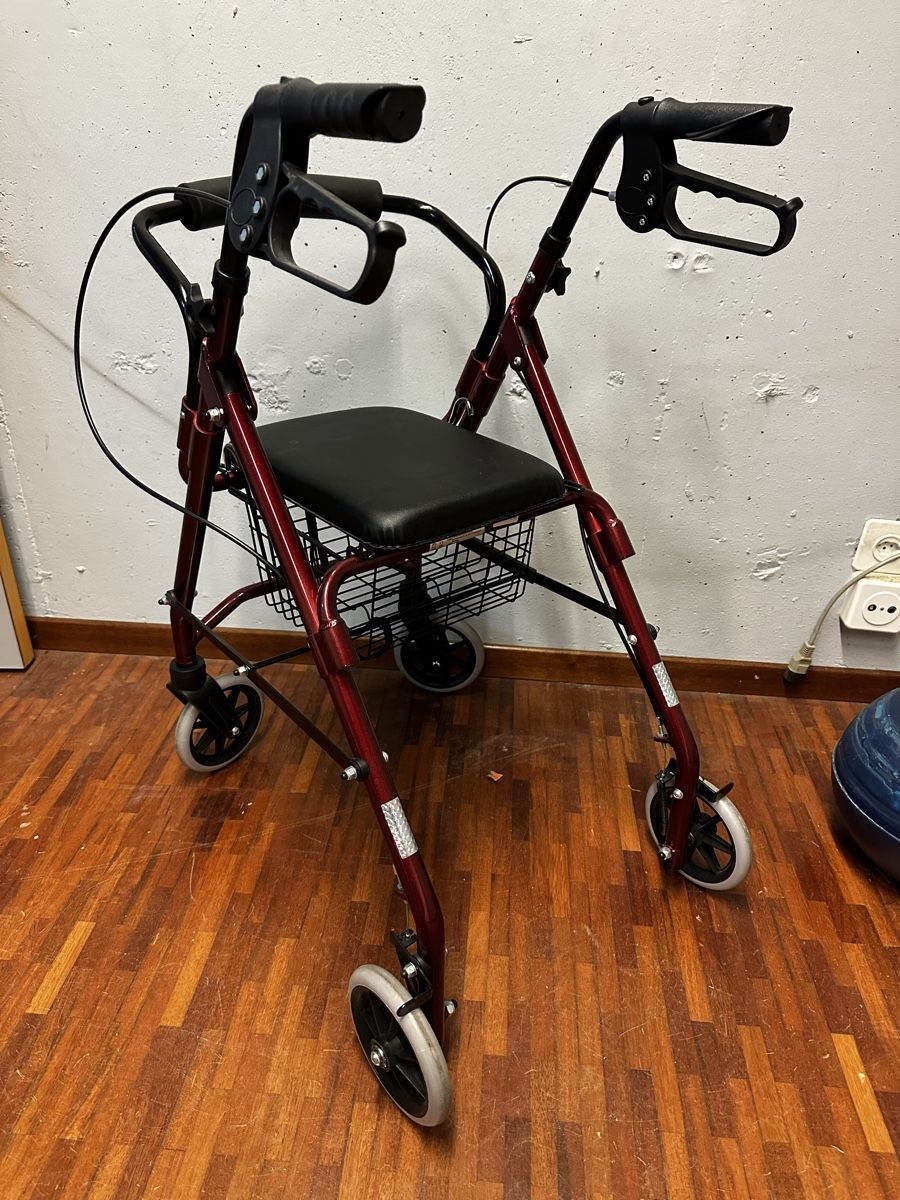 Chaises roulantes: Rollator à 4 roues – Neuf (Voir description) à Châtelaine par Mayy 1