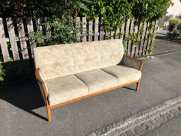 Dreisitzer Sofa Holzgestell Stoffbezugguter Zustand