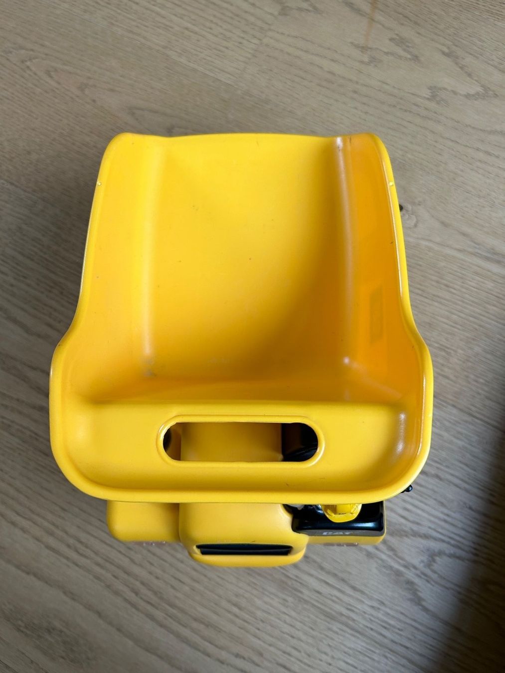 Giocattoli: CAT- Kipperauto mit  Licht – Usato da Rothrist venduto da szc_9dg5 2