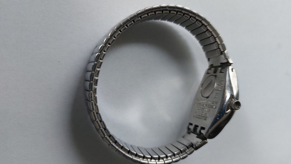 Swatch Montres: Damenuhr Montre femmes SWATCH Irony 25mm läuft – D'occasion à Neuhausen par Alfasan 6