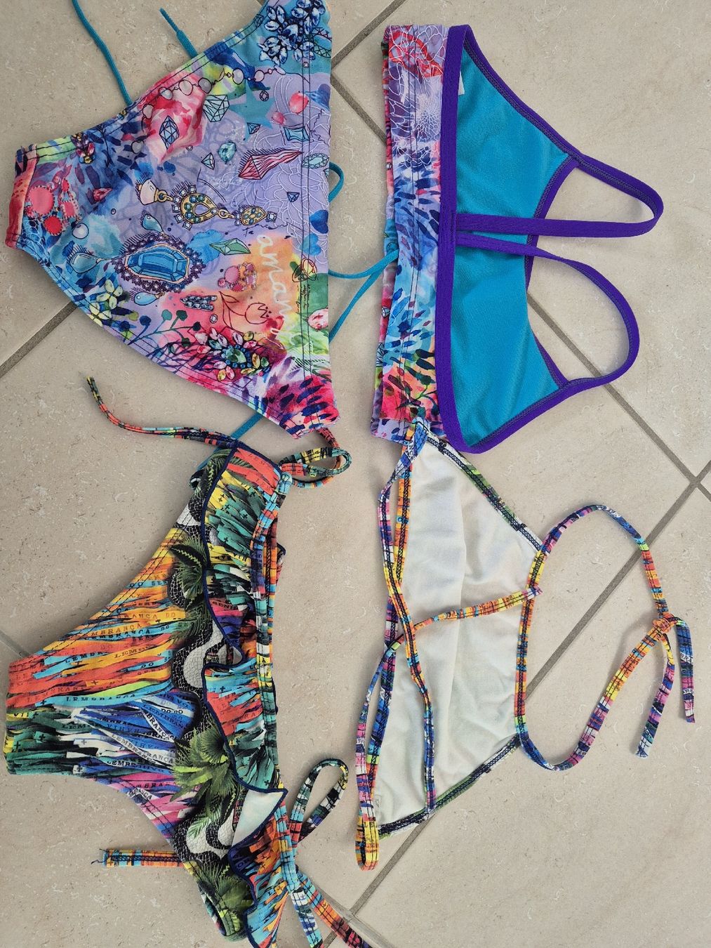 Badekleider & Bikinis: Bikinis 2 Stk. Gr. 134 Mädchen von Amanzi  – Gebraucht aus Adliswil von Stardust11 4