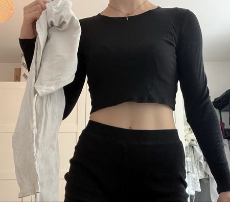 monki longsleeves black & white