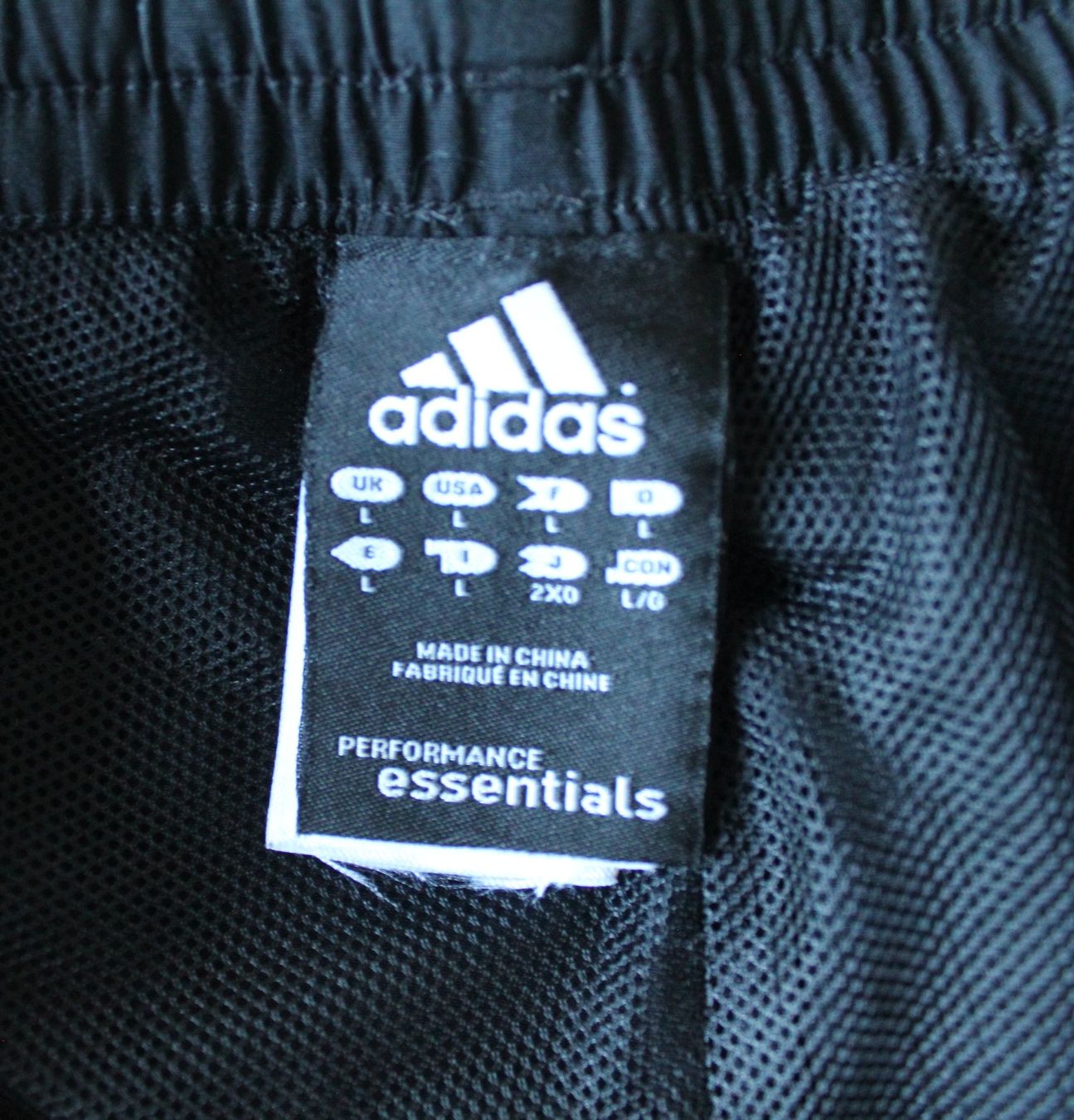 Adidas Pantaloni: Shorts Adidas noir t. L – Usato da Peseux venduto da Gilloss 4