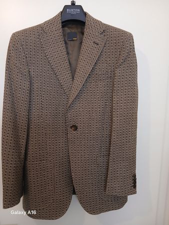 Veste de la marque Fendi avec gilet peu portés. Taille 48
