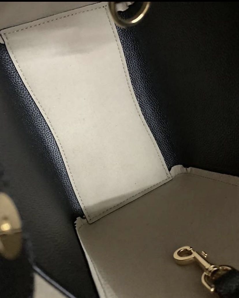 Tory Burch Sacs femmes: Original TORY BURCH Beuteltasche "Small McGraw" Schwarz – D'occasion à Ellikon an der Thur par Bali1999 2