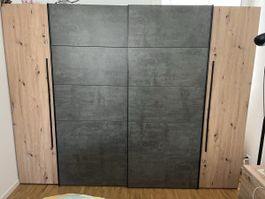 Kleiderschrank