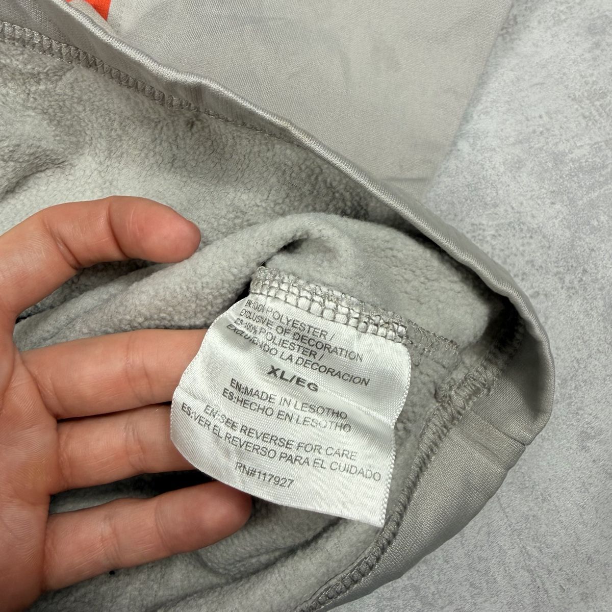 Reebok Maglioni & Felpe: Pull de sport chaud Reebok Zippé gris - Taille XL – Usato da Neuchâtel venduto da aliceguins 5