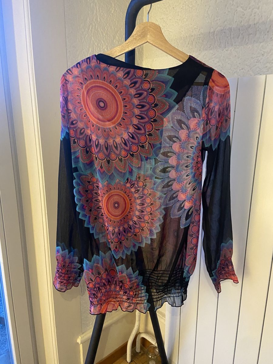 Blusen: Chiffon-Blusentop Gr. S- M bunt gemustert transpar – Gebraucht aus Bern von rah_fpy5 1