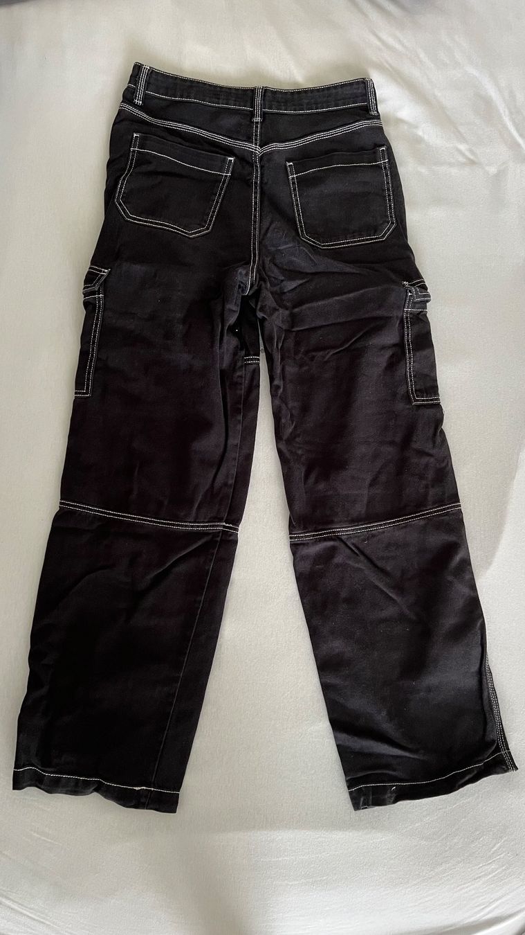 H&M Pantaloni: Cargohose schwarze Jeans Divided H&M 36 S – Usato da Stäfa venduto da Schatztruhe05 1