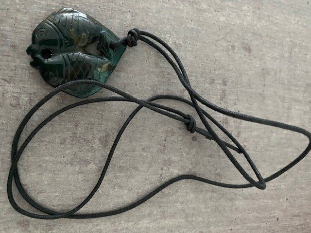 Ciondoli: Steinschmuck, zwei Fische, Jade – Usato da Edlibach venduto da Arnoldotto