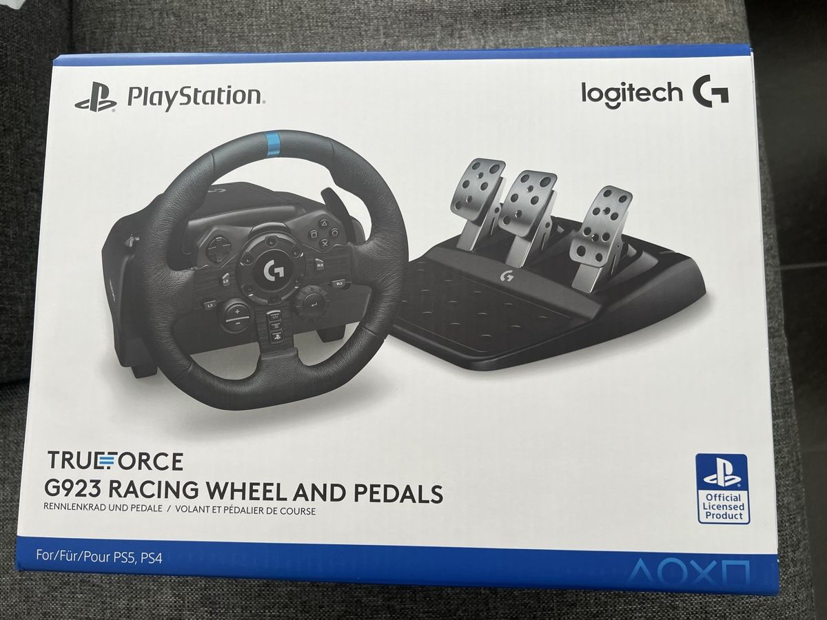 Logitech Controller: Playseat Trophy Logitech Edition + Logitech G923 PC / PS4/5 – Gebraucht aus Strengelbach von  2