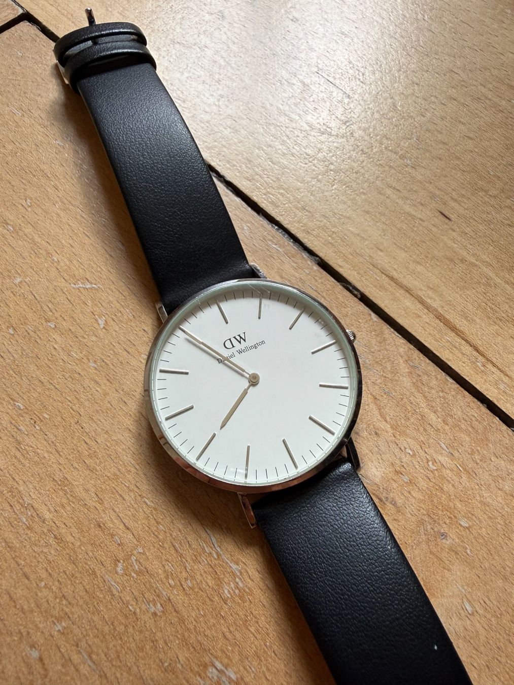 Daniel Wellington Montres: DANIEL WELLINGTON - Uhr schwarz – D'occasion à Zürich par Diazaio 1