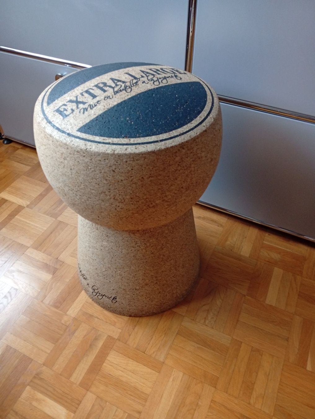 Sgabelli: Tabouret en liège bouchon géant de Champagne – Usato da Villars-sur-Glâne venduto da dadj01 1