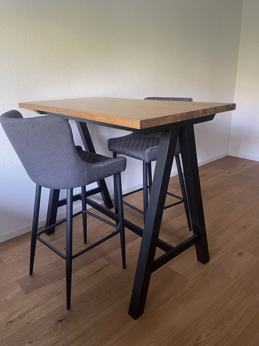 Tische: Bartisch mit zwei Barstühlen  – Neu (gemäss Beschreibung) aus Feldbrunnen von moremi01 1
