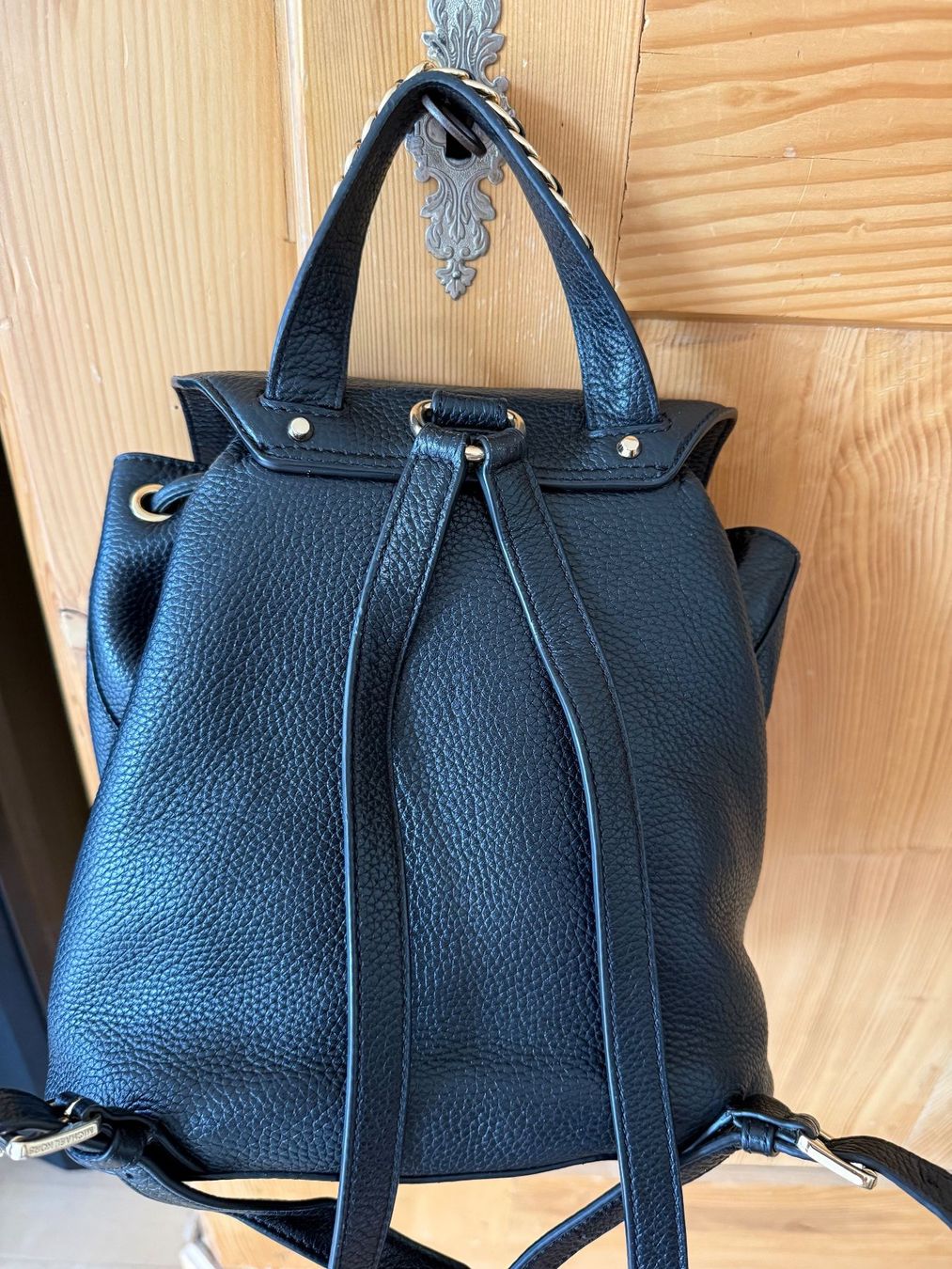 Michael Kors Zaini: Michael Kors Leder Rucksack schwarz – Usato da Uster venduto da Schangnau87 7