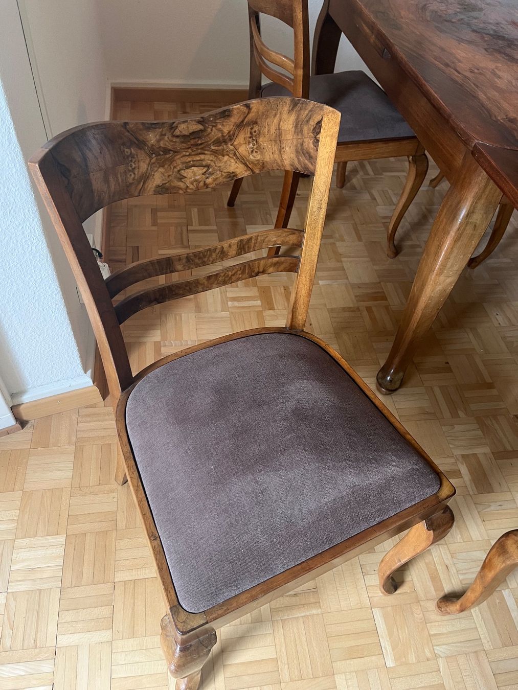 Set di tavolo e panche: Vintage Holztisch mit 6 Stühlen – Usato da Zürich venduto da jalexandra6 4