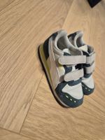 Kinderschuhe Puma mit Klettverschluss in gutem Zustand