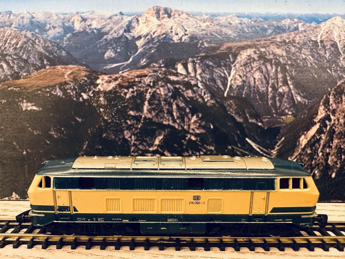 Märklin Modellini di ferrovie: Märklin 8874 DB BR 216 – Usato da Lupsingen venduto da New-Haven 1