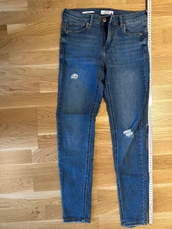 Bershka dunkel blaue Jeans, Grösse 34, Skinny