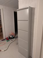armoire métallique à chaussures